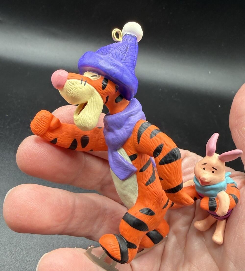 Winnie the Pooh's friends TIGGER & PIGLET Ice Skating Christmas Ornament LO14